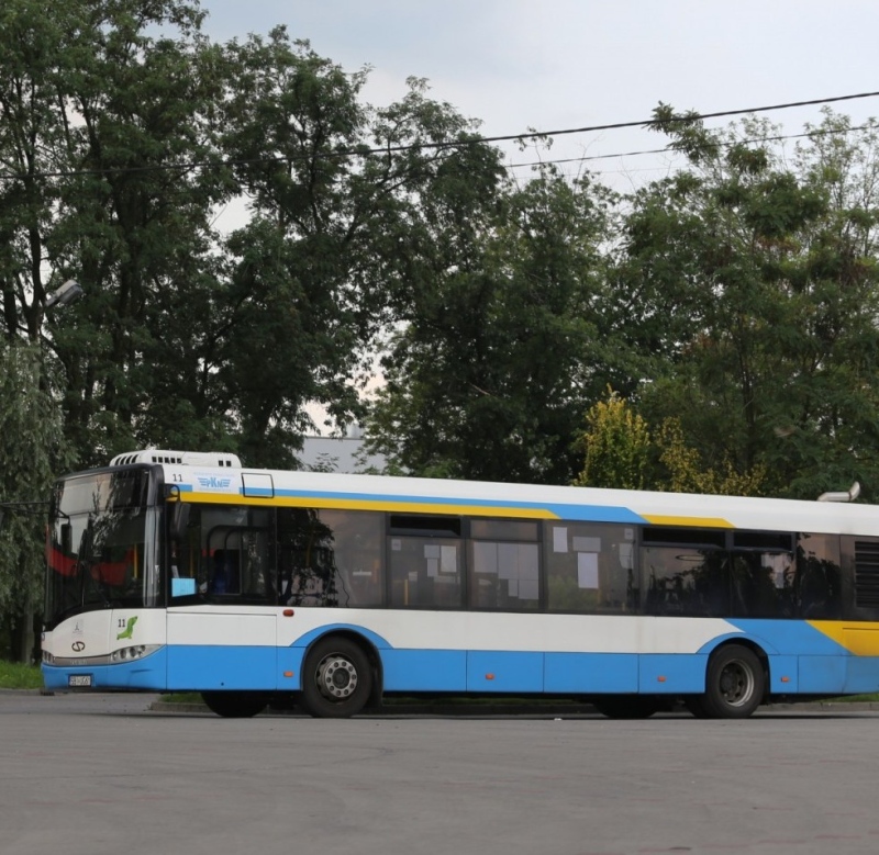 foto:  Nietrzeźwa kobieta w autobusie.